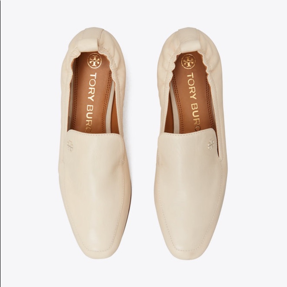 Kira Stretch Loafer
Color: New Cream Size: 7.5
Qty: 1
Style #73879